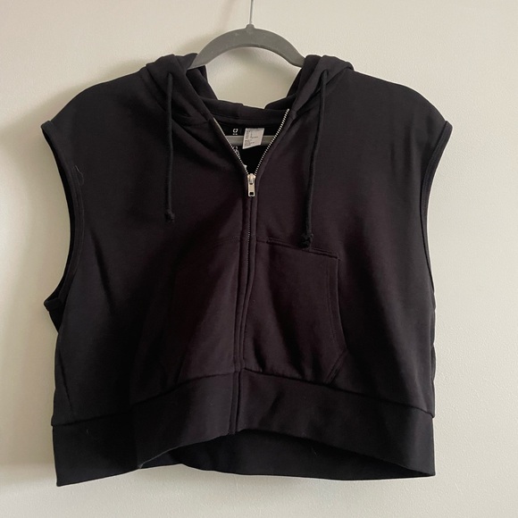 H and m hooded vest - Picture 1 of 3